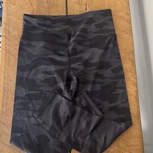 Athleta Black Camouflage 7/8 Tights